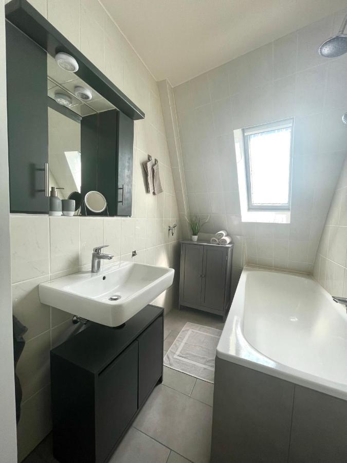 City Apartment, Ferienwohnung 3 Zkdb, Balkon, Dachgeschoss, Naehe Duesseldorf Krefeld Esterno foto